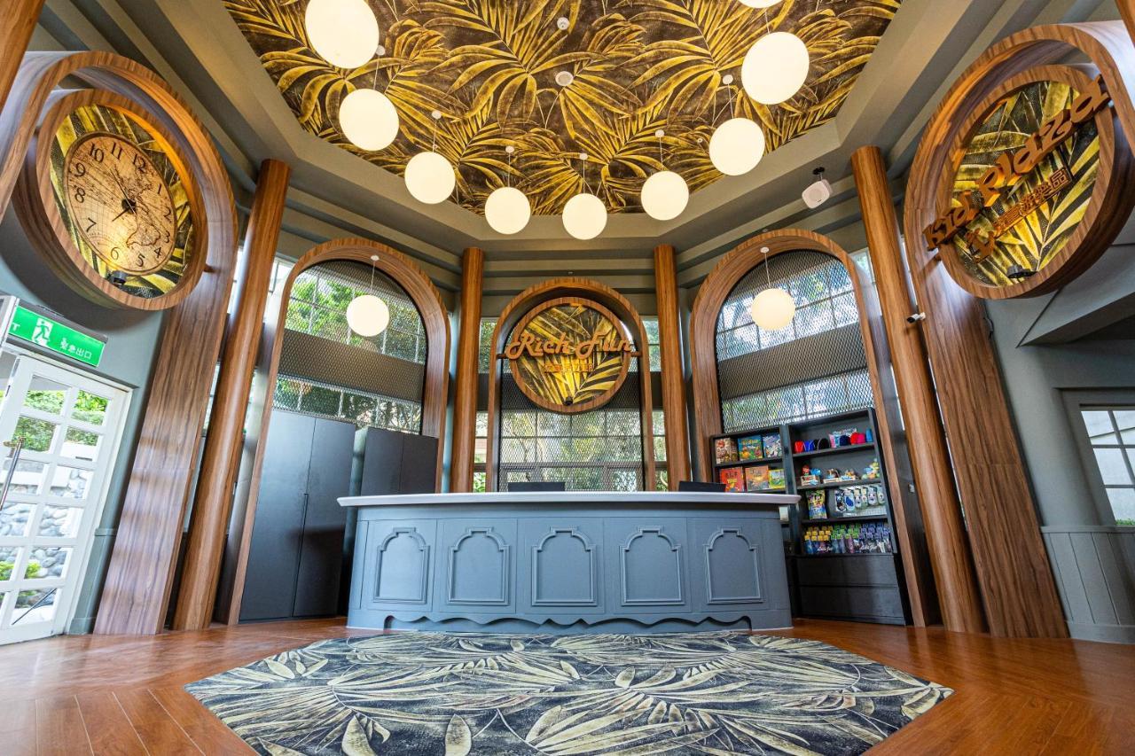 โรงแรมฟาร์กลอรี่ Yanliau ภายนอก รูปภาพ The lobby of the new building