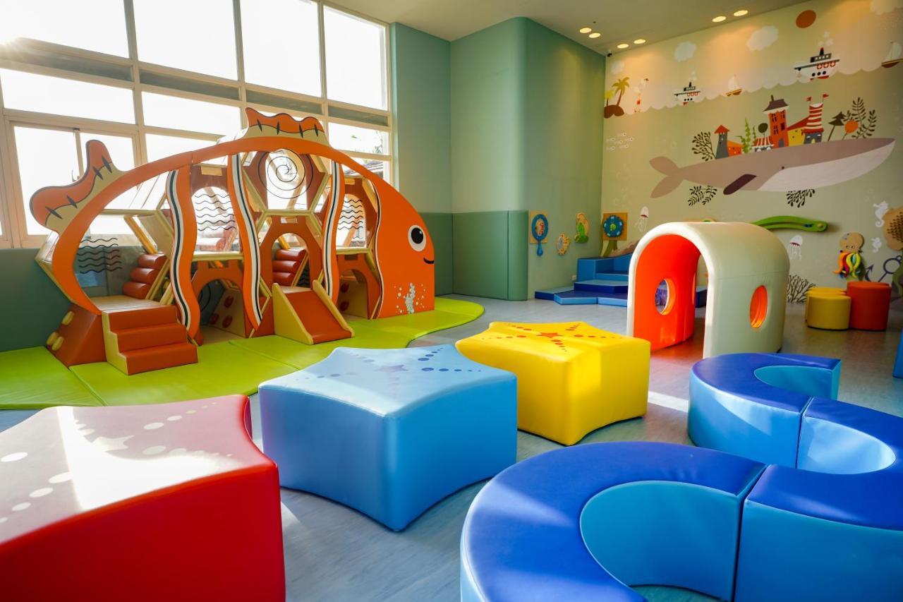 โรงแรมฟาร์กลอรี่ Yanliau ภายนอก รูปภาพ The Children's Museum of Oakville
