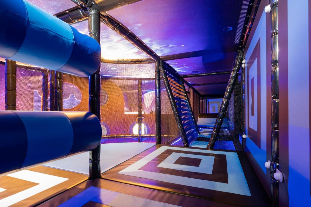 โรงแรมฟาร์กลอรี่ Yanliau ภายนอก รูปภาพ Interior of the ship