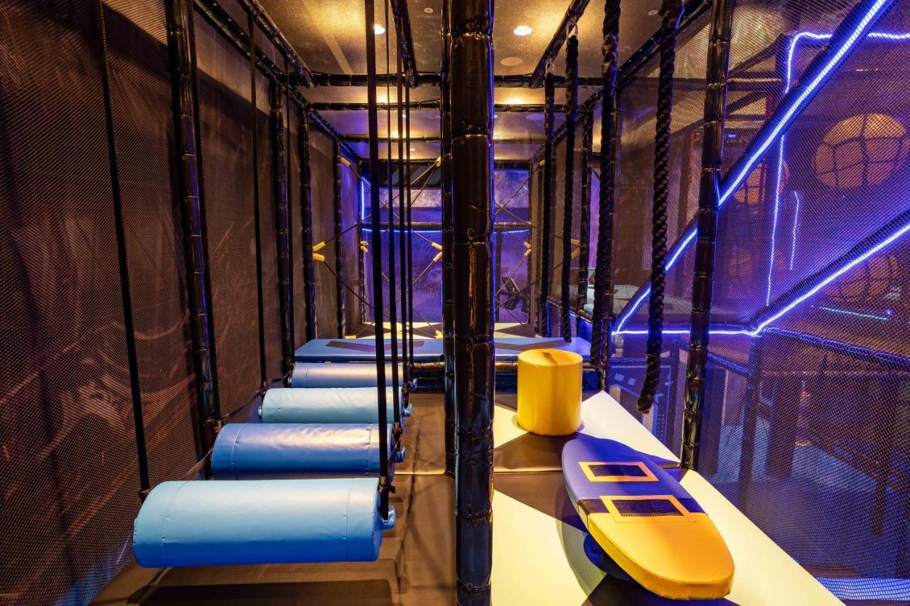 โรงแรมฟาร์กลอรี่ Yanliau ภายนอก รูปภาพ The climbing wall