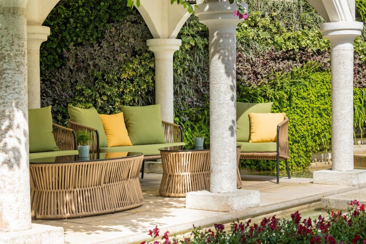 โรงแรมฟาร์กลอรี่ Yanliau ภายนอก รูปภาพ Outdoor furniture