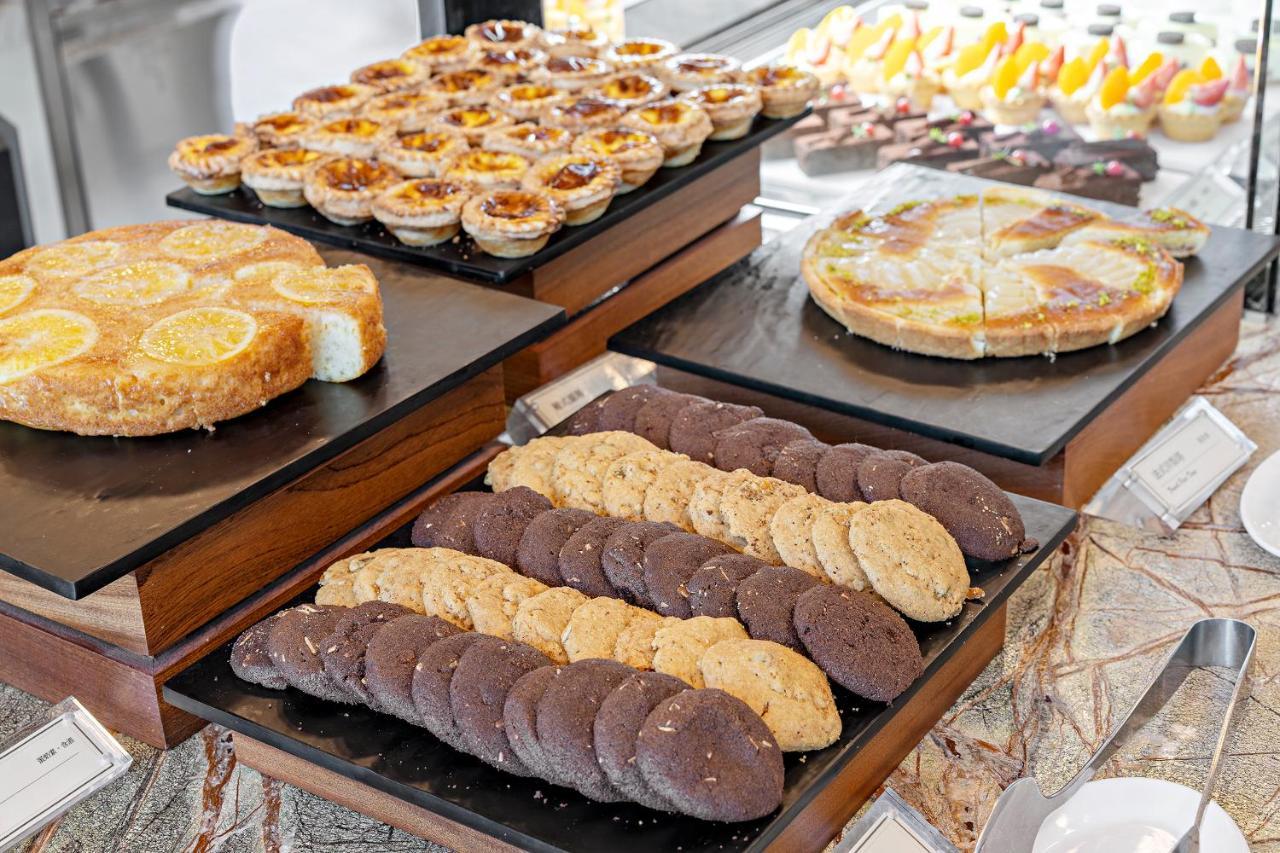 โรงแรมฟาร์กลอรี่ Yanliau ภายนอก รูปภาพ A selection of pastries