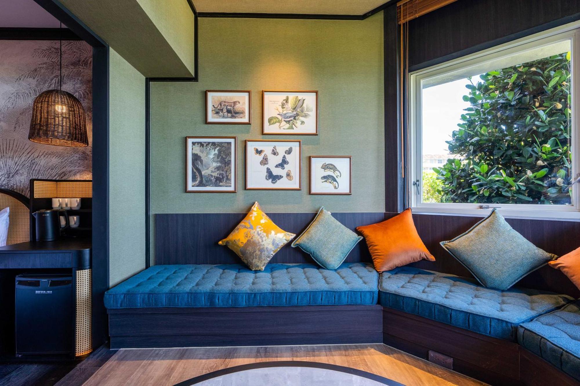 โรงแรมฟาร์กลอรี่ Yanliau ภายนอก รูปภาพ A suite at the hotel