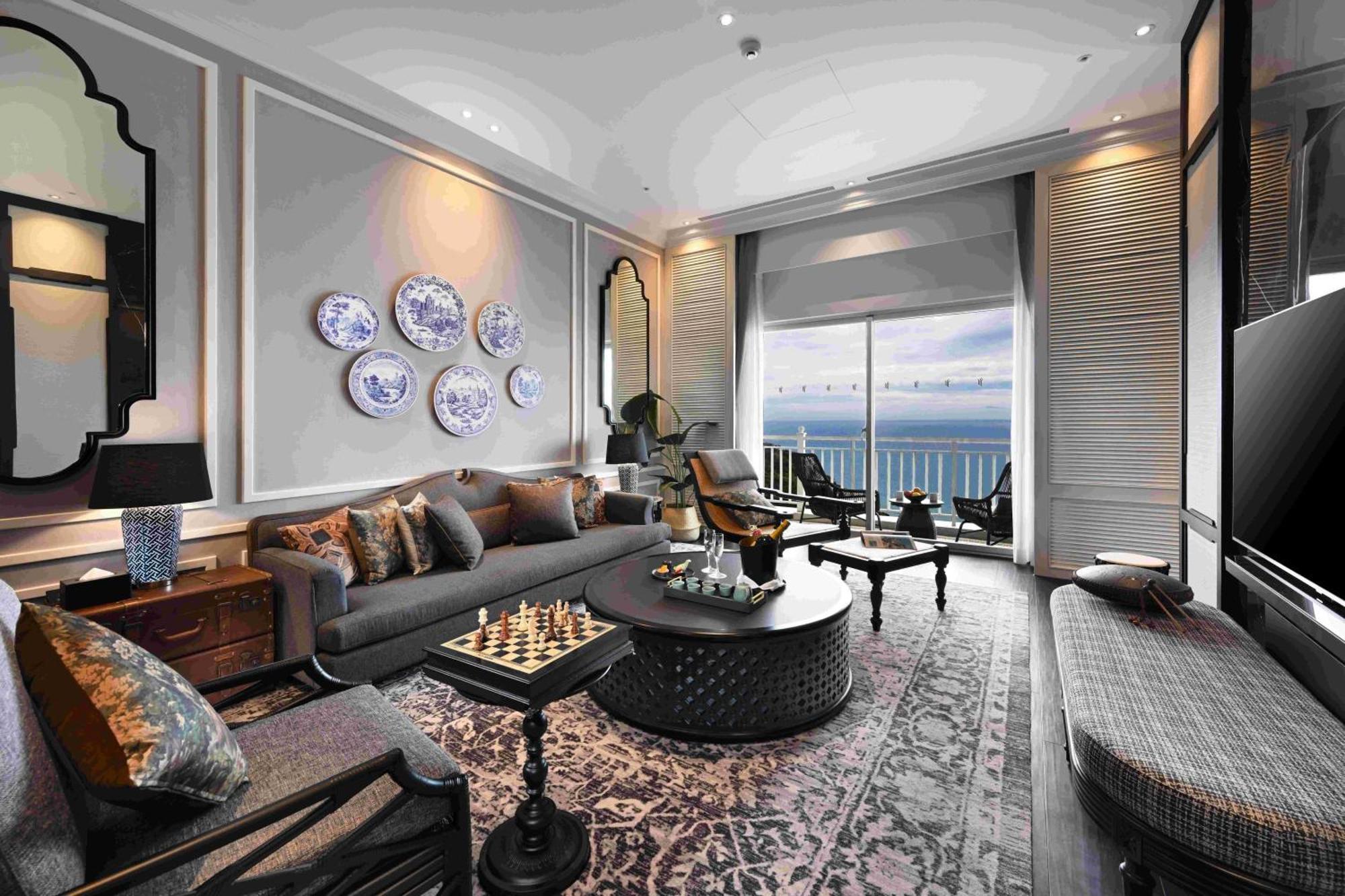โรงแรมฟาร์กลอรี่ Yanliau ภายนอก รูปภาพ The living room of a suite at The Oberoi, Mumbai